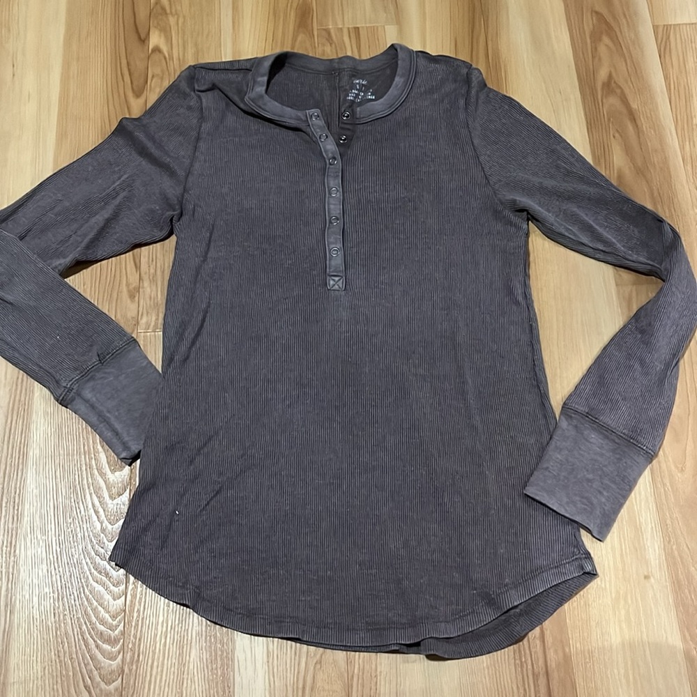Aerie Gray Long Sleeve Button Down Shirt - Picture 2 of 4